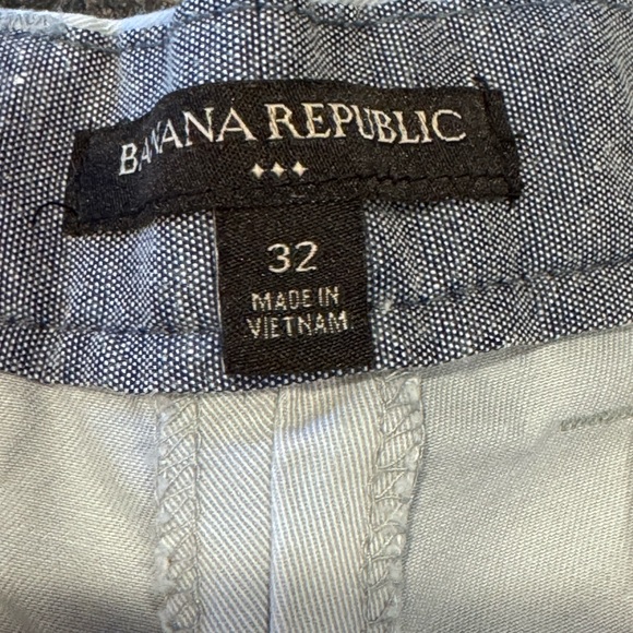 Banana Republic men’s khaki shorts. 32” waist. 9” length. Like new condition. - Picture 5 of 5